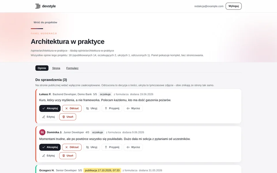 Panel moderacji devstimonials z listą opinii, ich statusami i akcjami